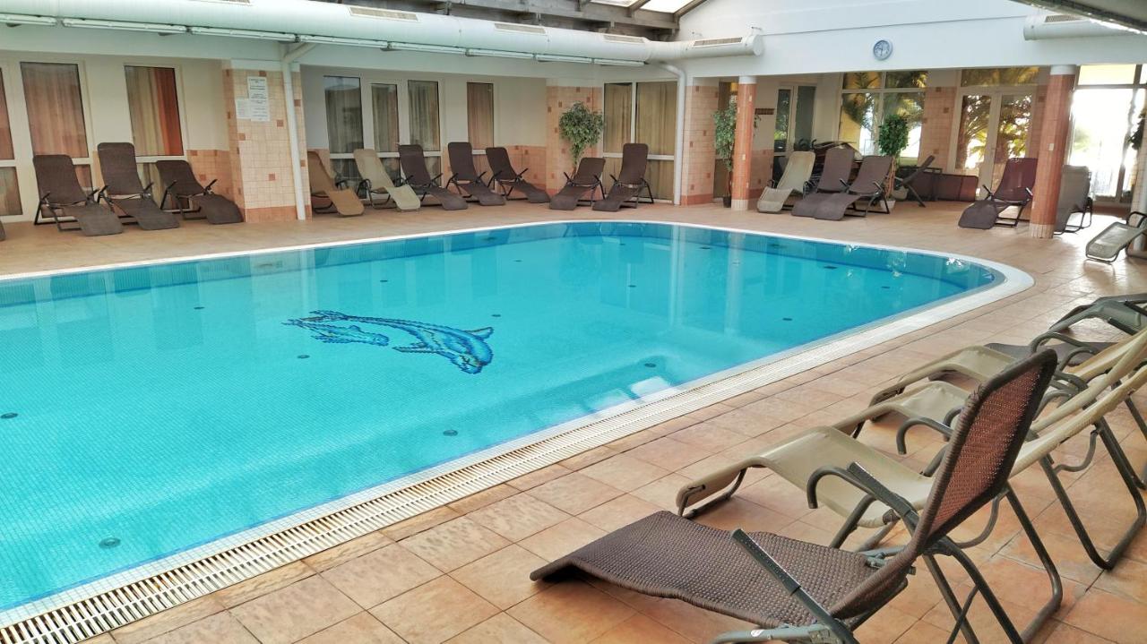 Heated swimming pool: Kála Wellness Apartman