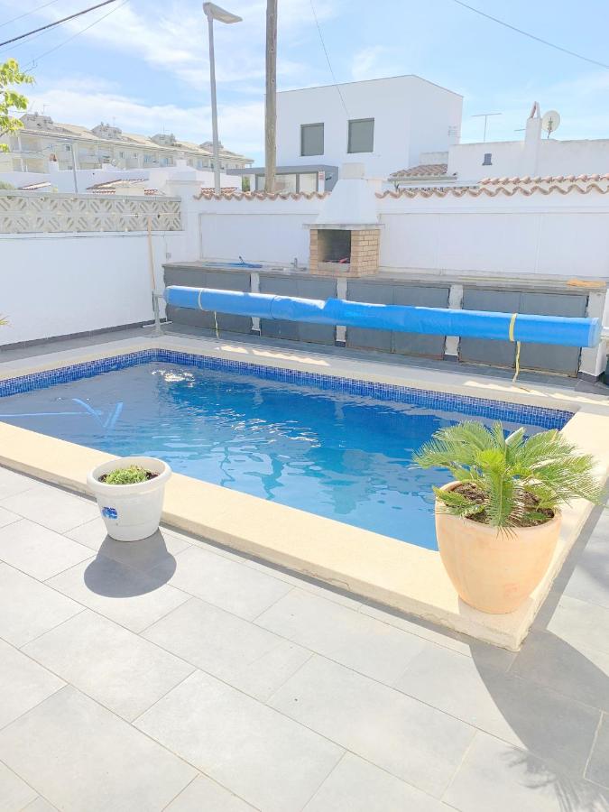 Vacation Home P189B Casa con piscina privada, Empuriabrava ...