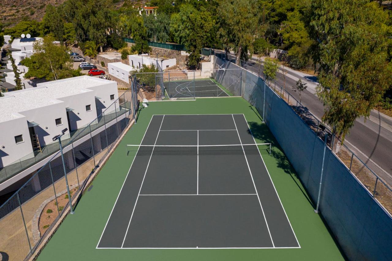 Tennis court: LaLiBay Resort & Spa
