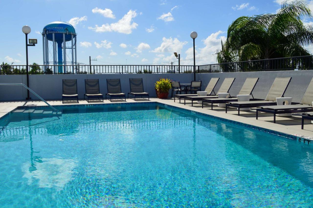 Rooftop swimming pool: GLō Best Western Ft. Lauderdale-Hollywood Airport Hotel
