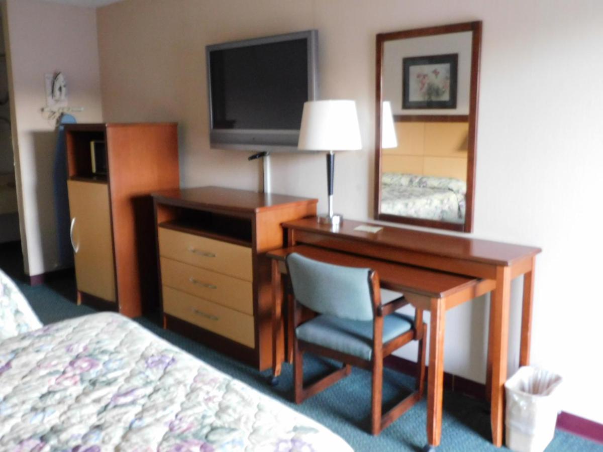 Camilla Inn Hotel & Suites — photo 21