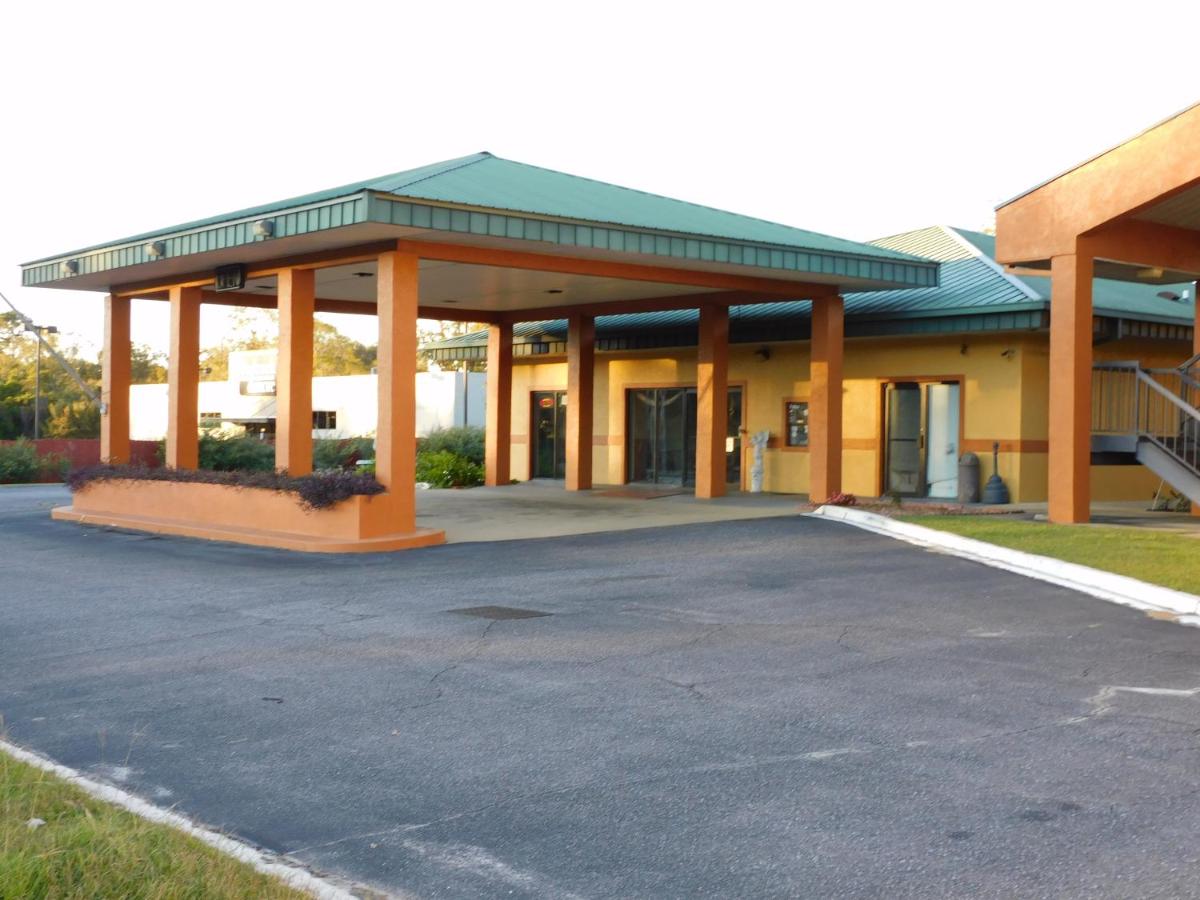 Camilla Inn Hotel & Suites — photo 13