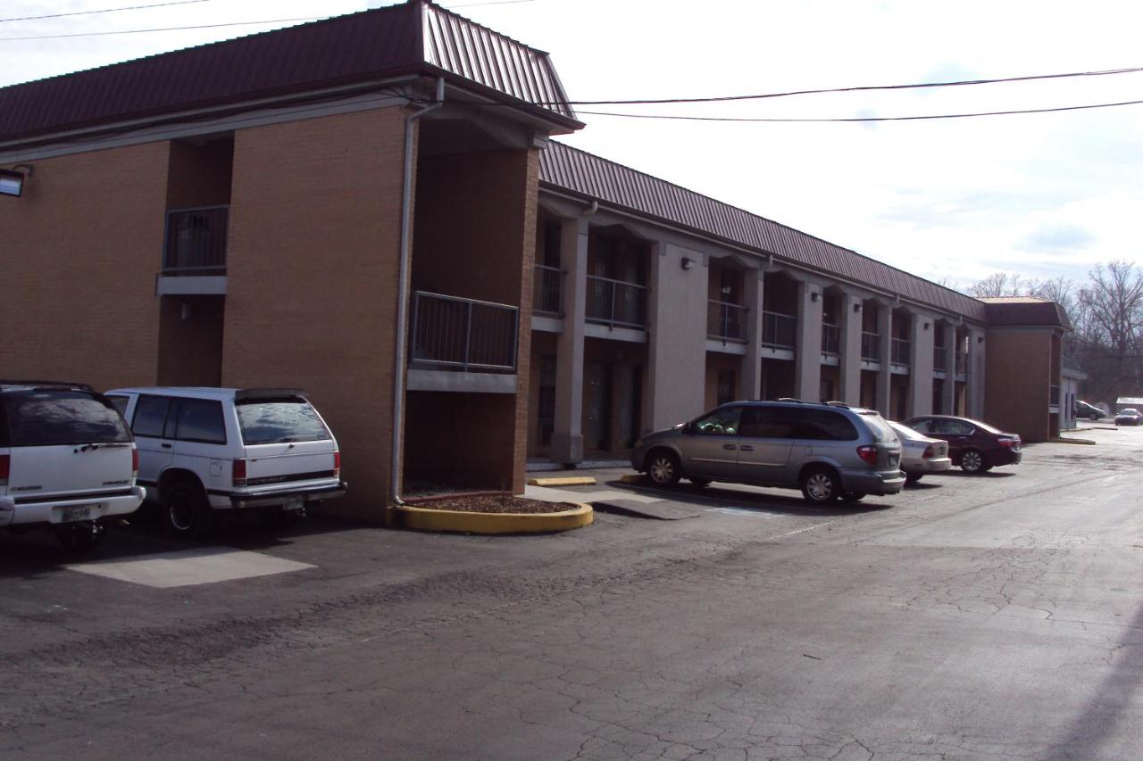 EXECUTIVE INN — photo 16