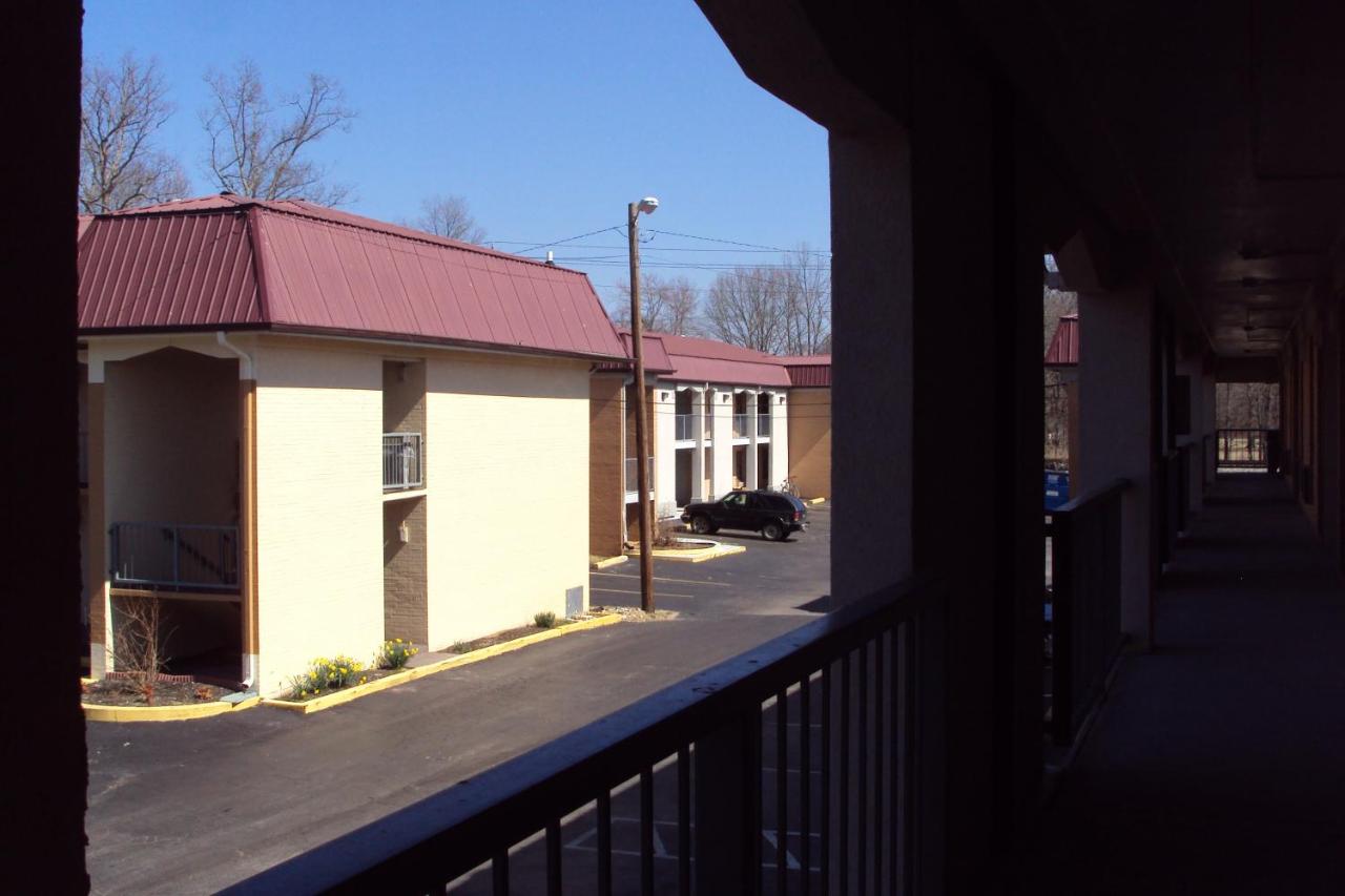 EXECUTIVE INN — photo 10