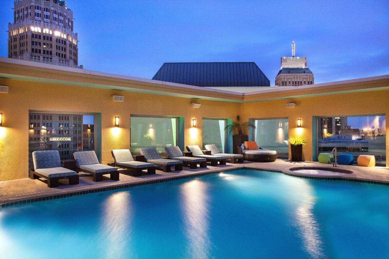 Rooftop swimming pool: Hotel Contessa - Suites on the Riverwalk