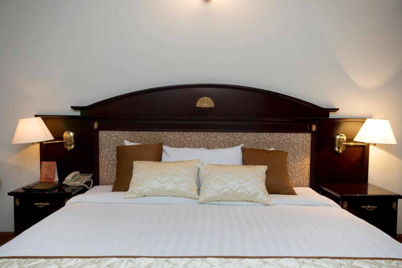 Hotel Sarina photo