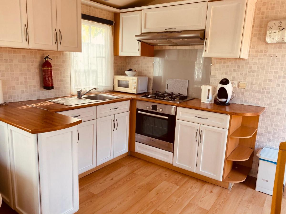 Camping Alegría Mobile Home (España Benicarló) - Booking.com