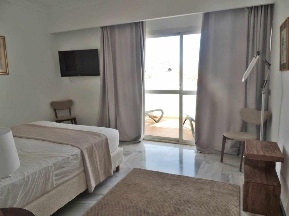 Apartament suite in Hotel Pyr of Puerto Banús, Marbella ...