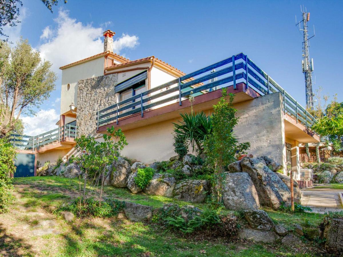 Modern quiet country Home with pool and near the beach, Santa ...