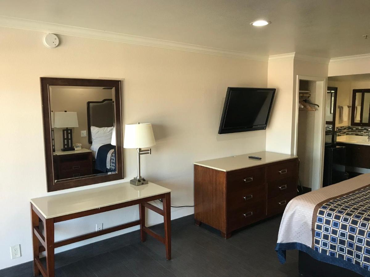 Economy Inn LAX — photo 21