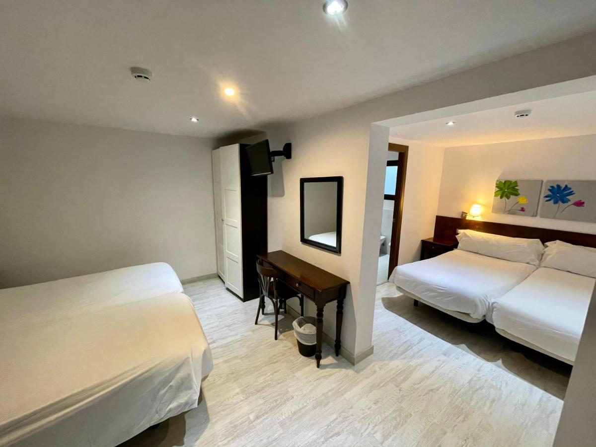 Aston Hotel photo