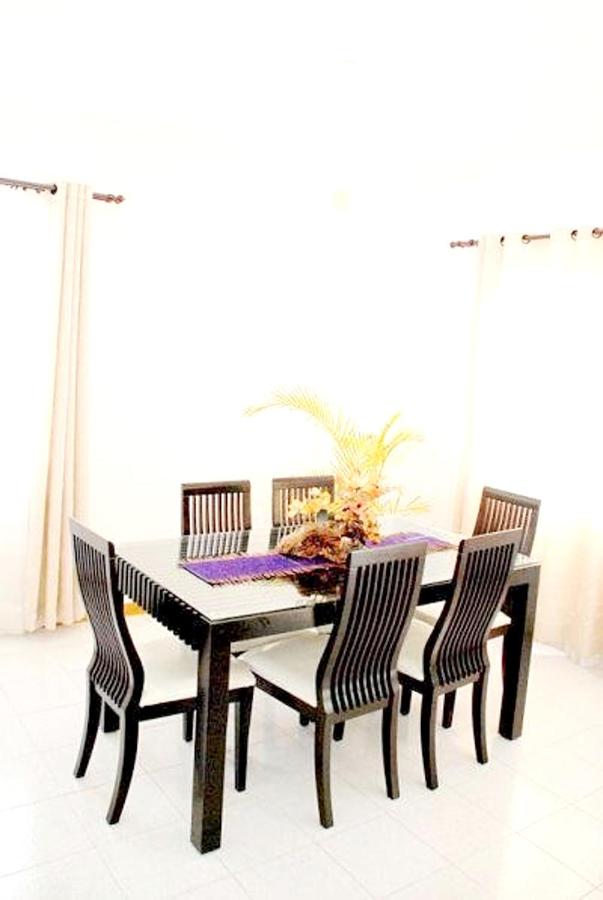 Spacious House in Flic en Flac with Shared Pool - 5