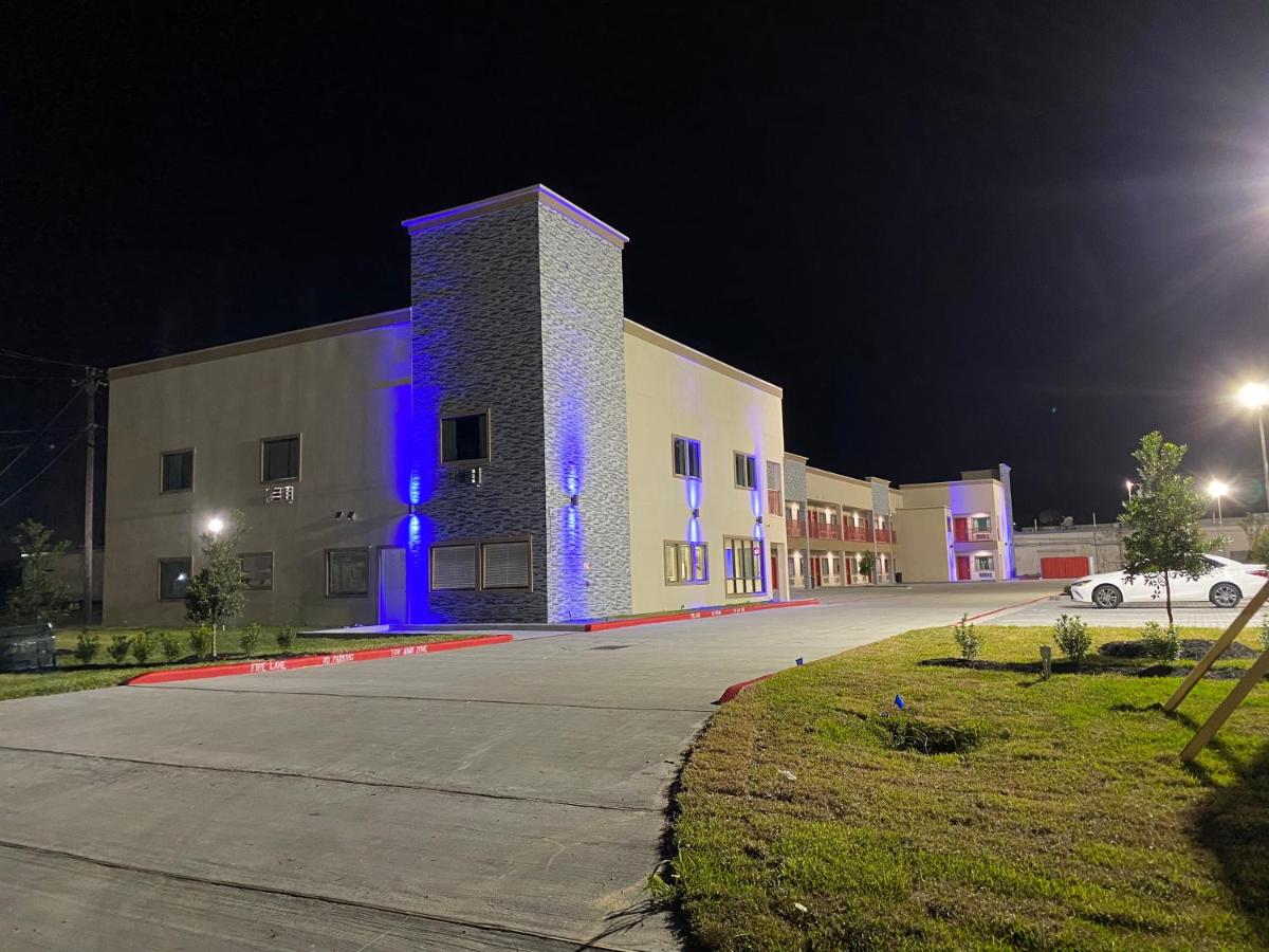 Lone Star Inn Dickinson — photo 15