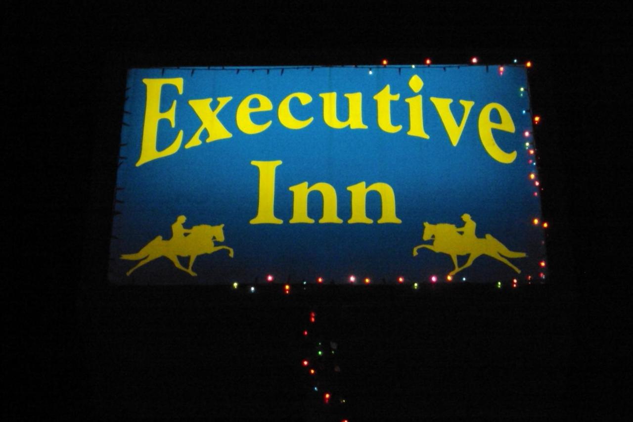 EXECUTIVE INN — photo 9