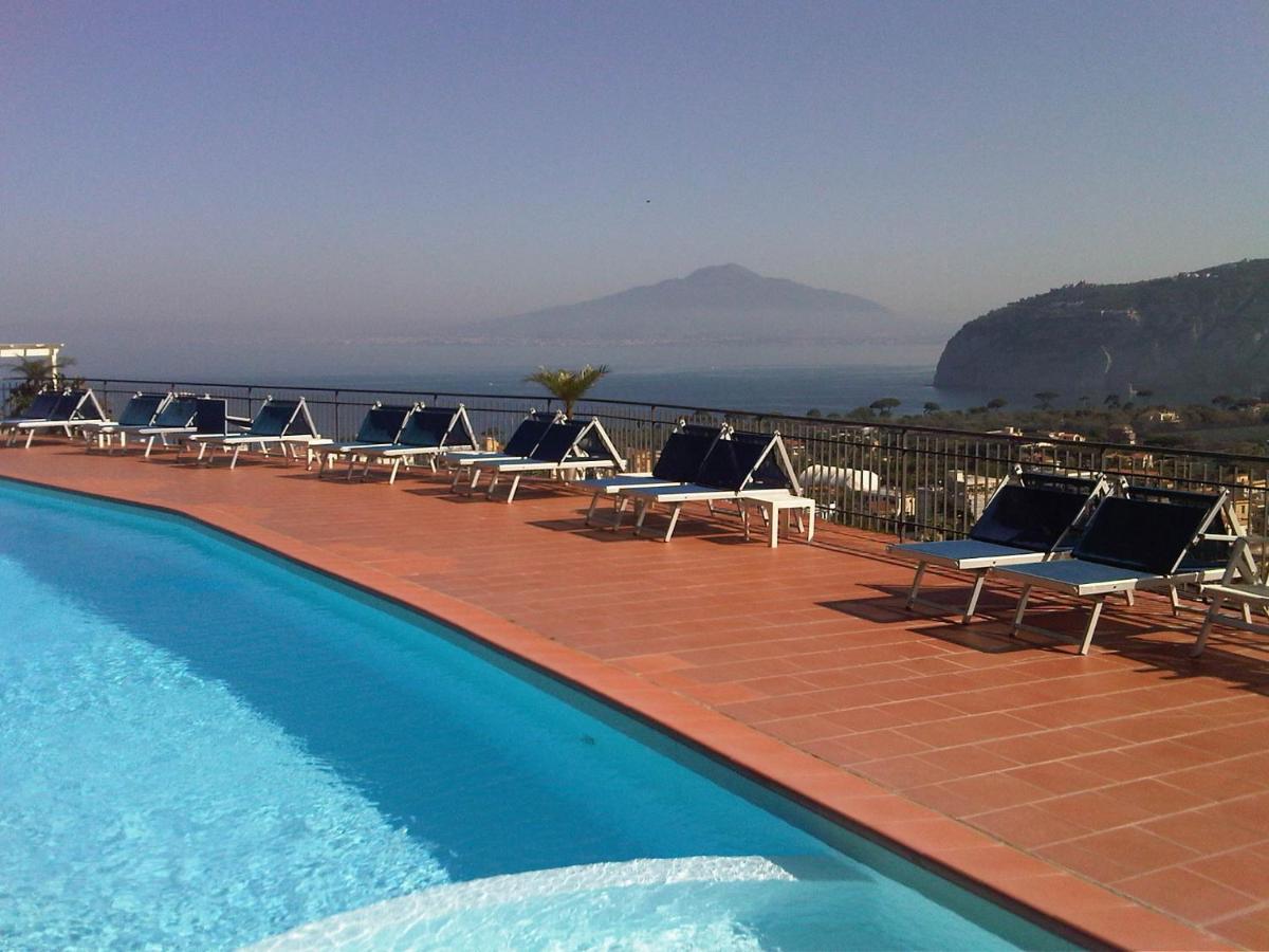 Rooftop swimming pool: Hotel Cristina