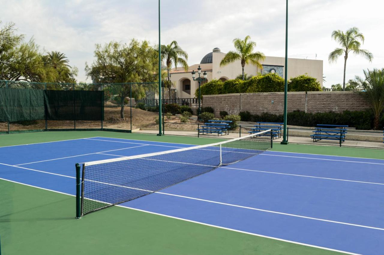 Tennis court: Azul Talavera Country Club