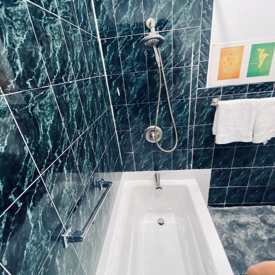 Nice 2 bedrooms, Massage Seat, close to New York, THE BEST CHOICE!! - 3