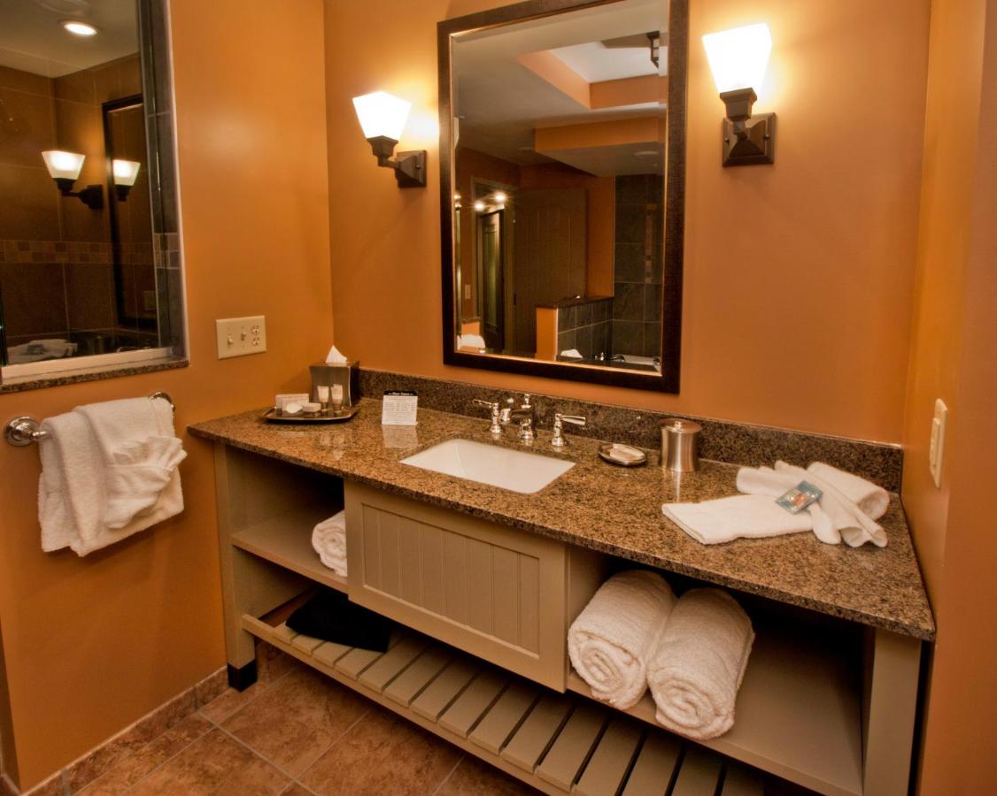 1000 Islands Harbor Hotel — photo 13