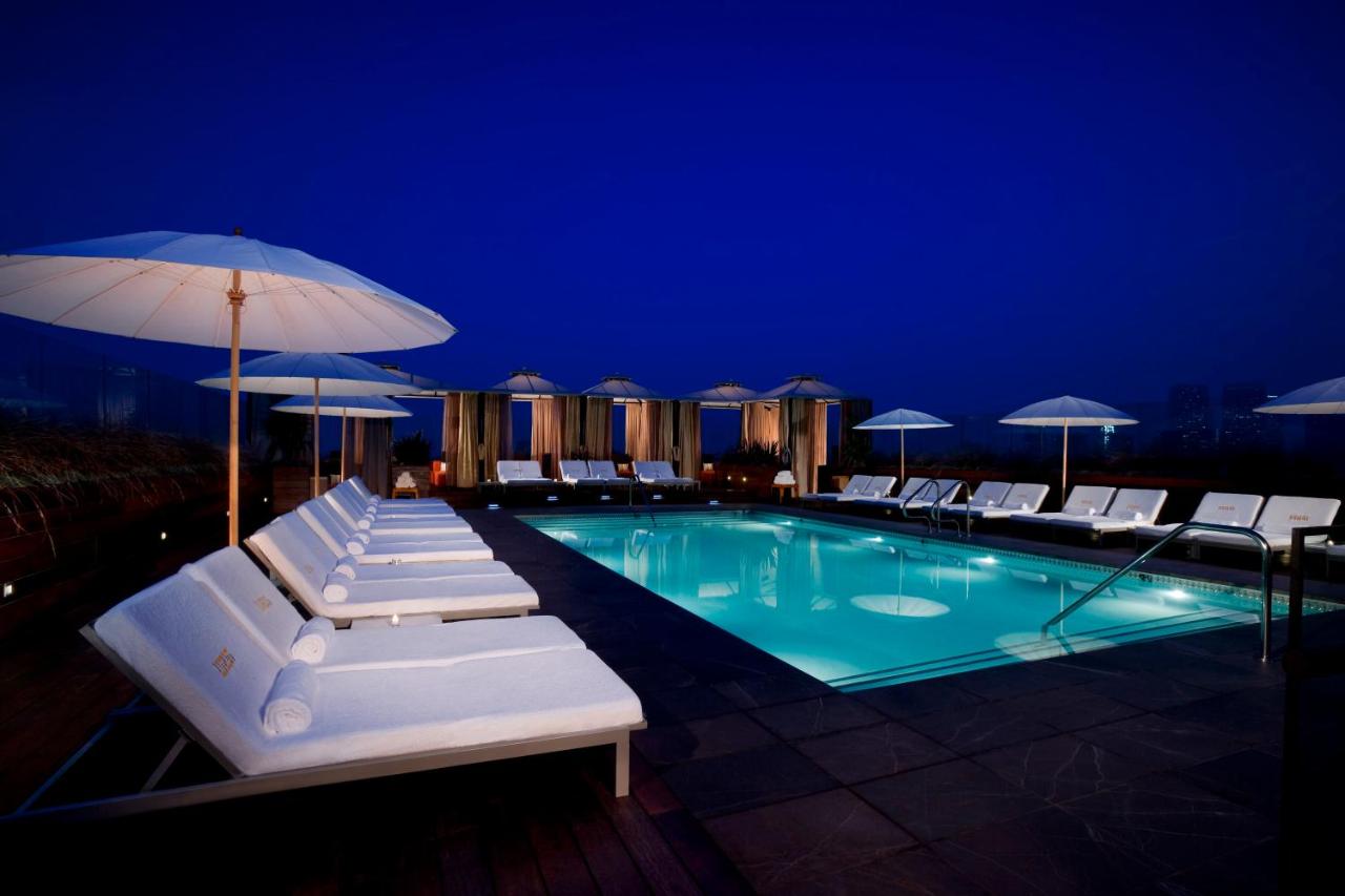 Rooftop swimming pool: SIXTY Beverly Hills
