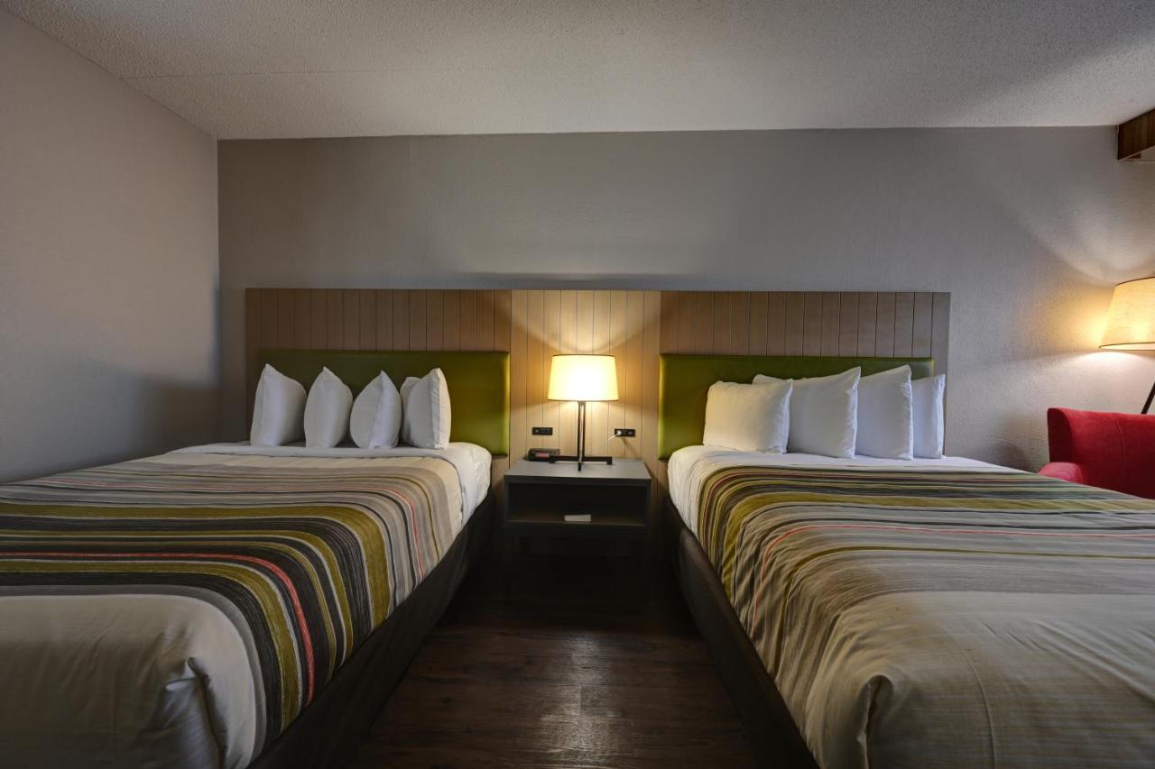 Pierre Inn & Suites — photo 24