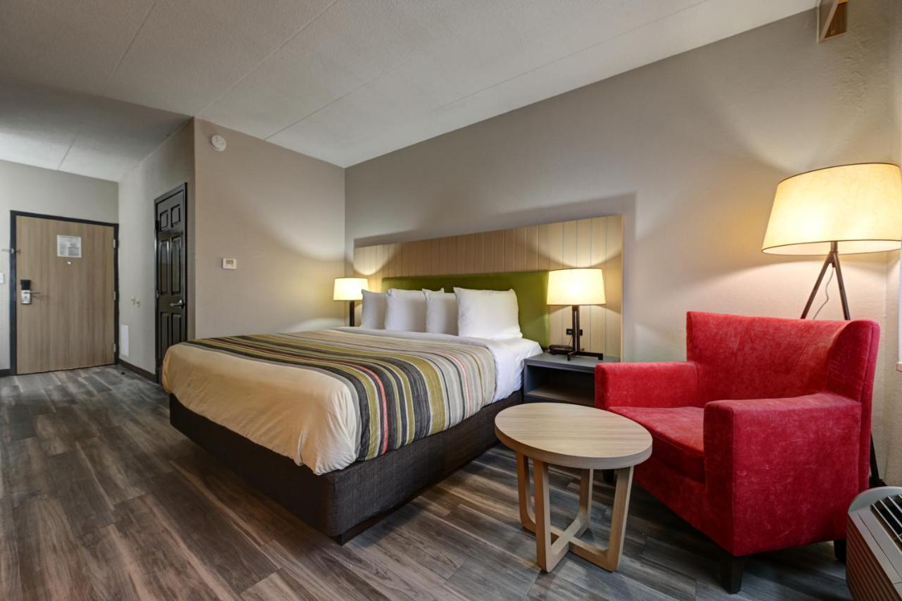 Pierre Inn & Suites — photo 18