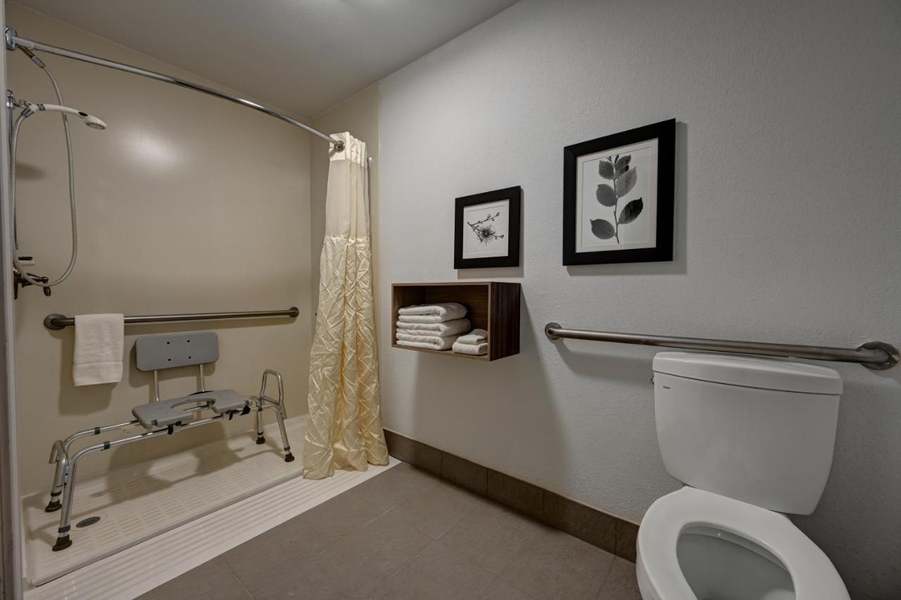 Pierre Inn & Suites — photo 2