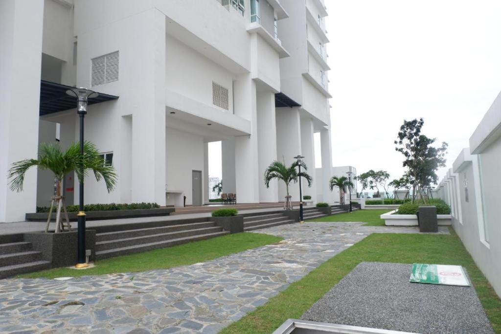 GYDEN STAYCATION #Pinnacle Tower at JB City Centre - 4