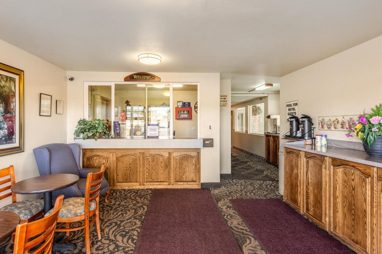 Americas Best Value Inn Burns — photo 21
