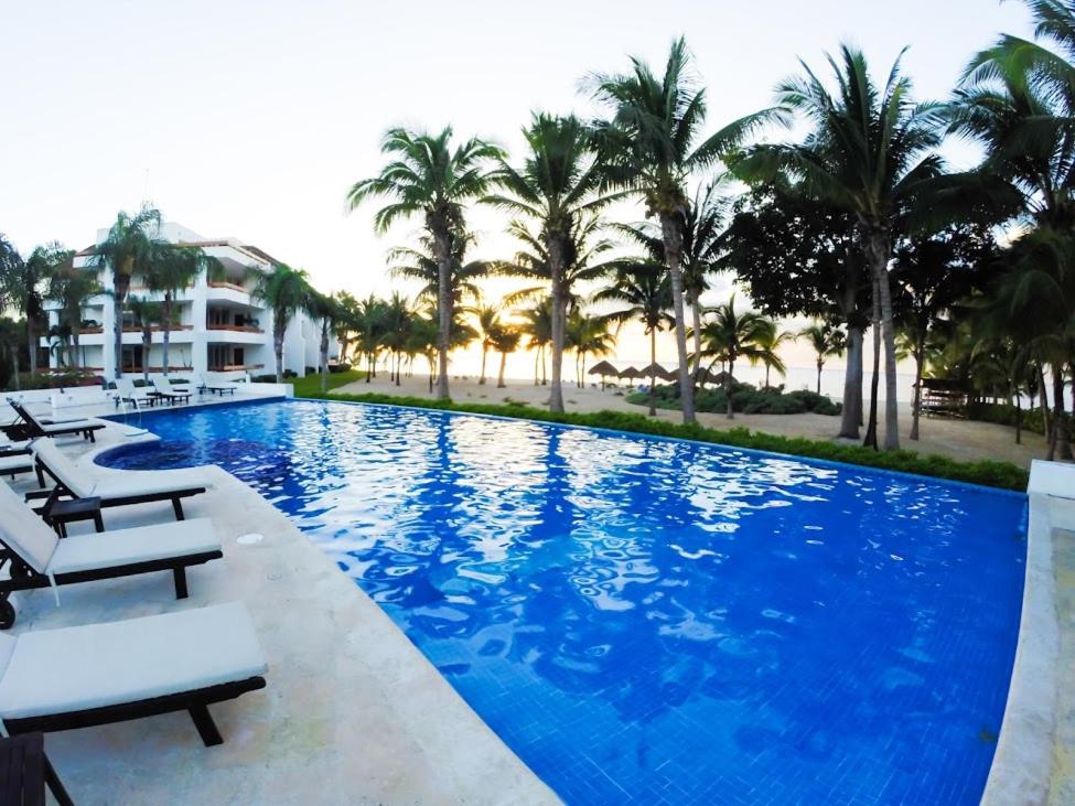 Heated swimming pool: Beachfront Apartment Your Home in Cozumel