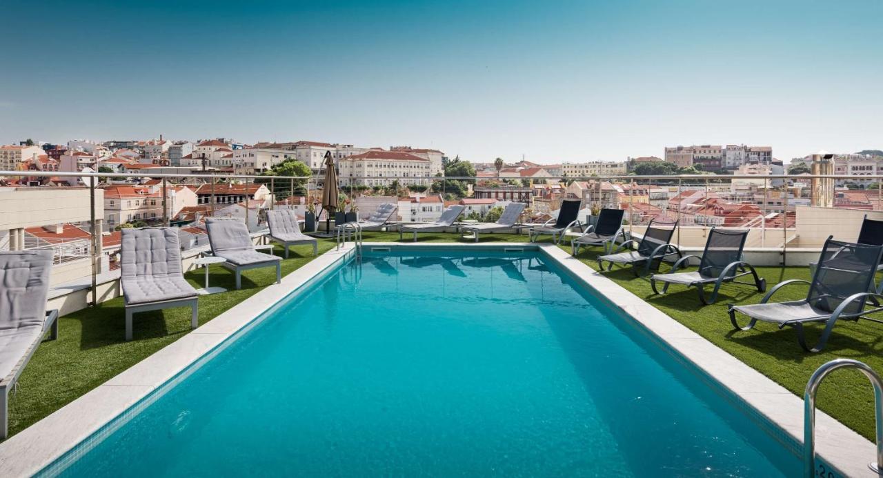 Rooftop swimming pool: NH Collection Lisboa Liberdade