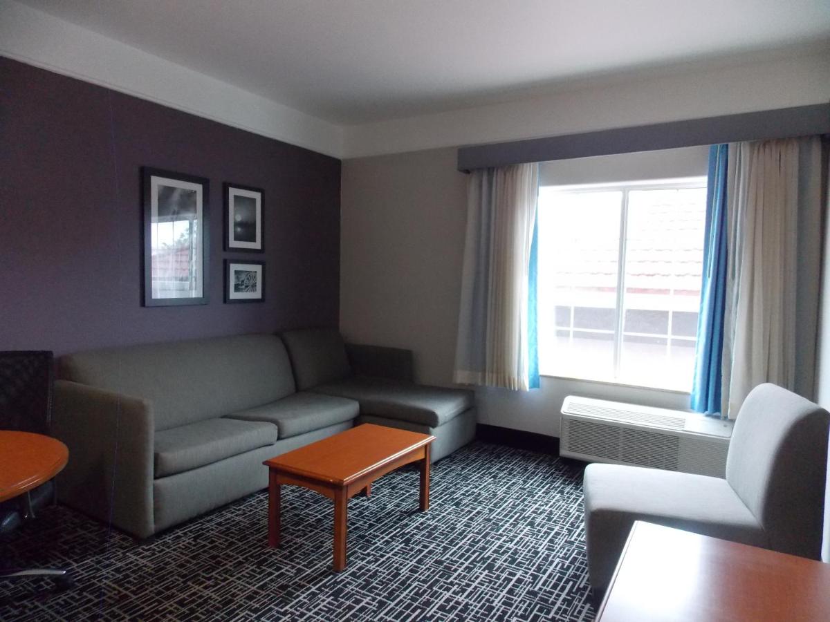 Woodland Inn & Suites — photo 13