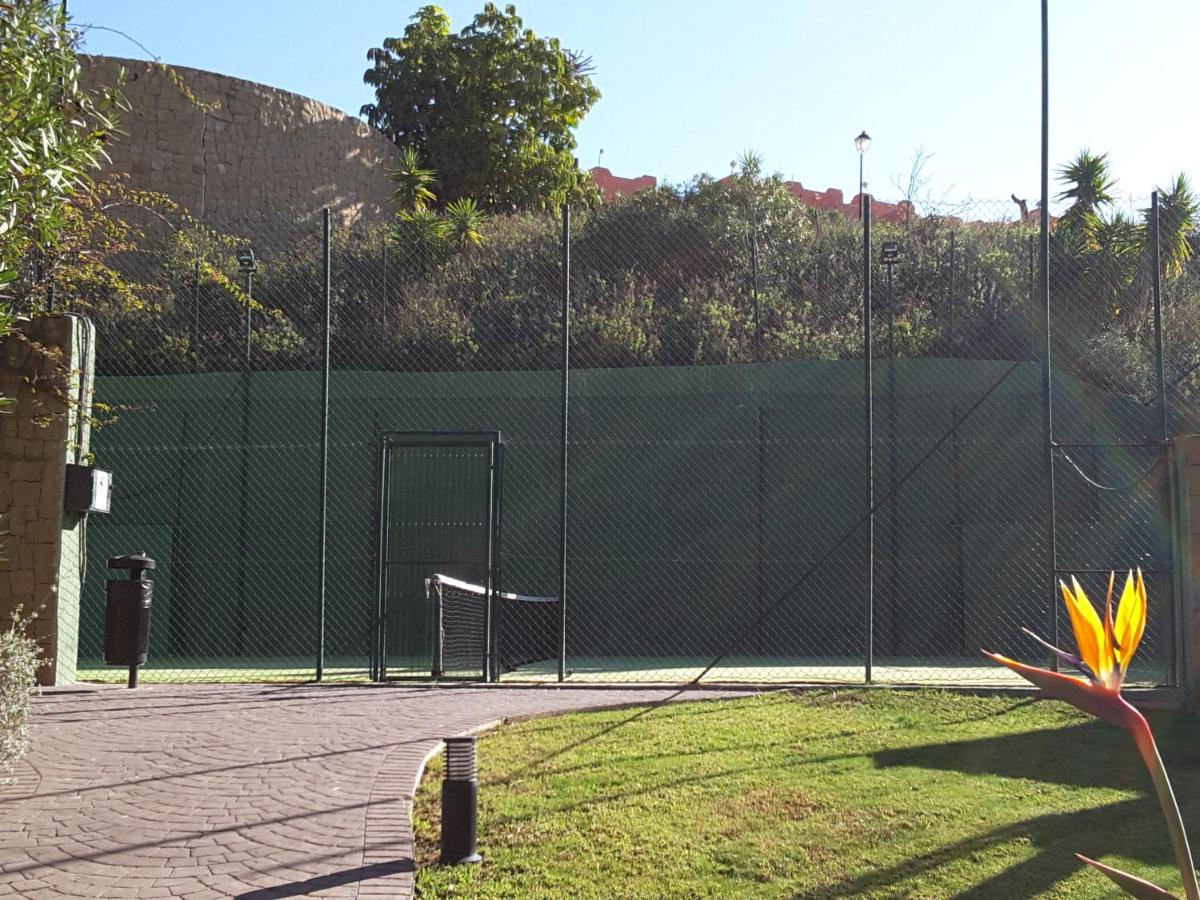 Korty tenisowe: Penthouse Moderne Avec Vue Sur La Baie De Gibraltar
