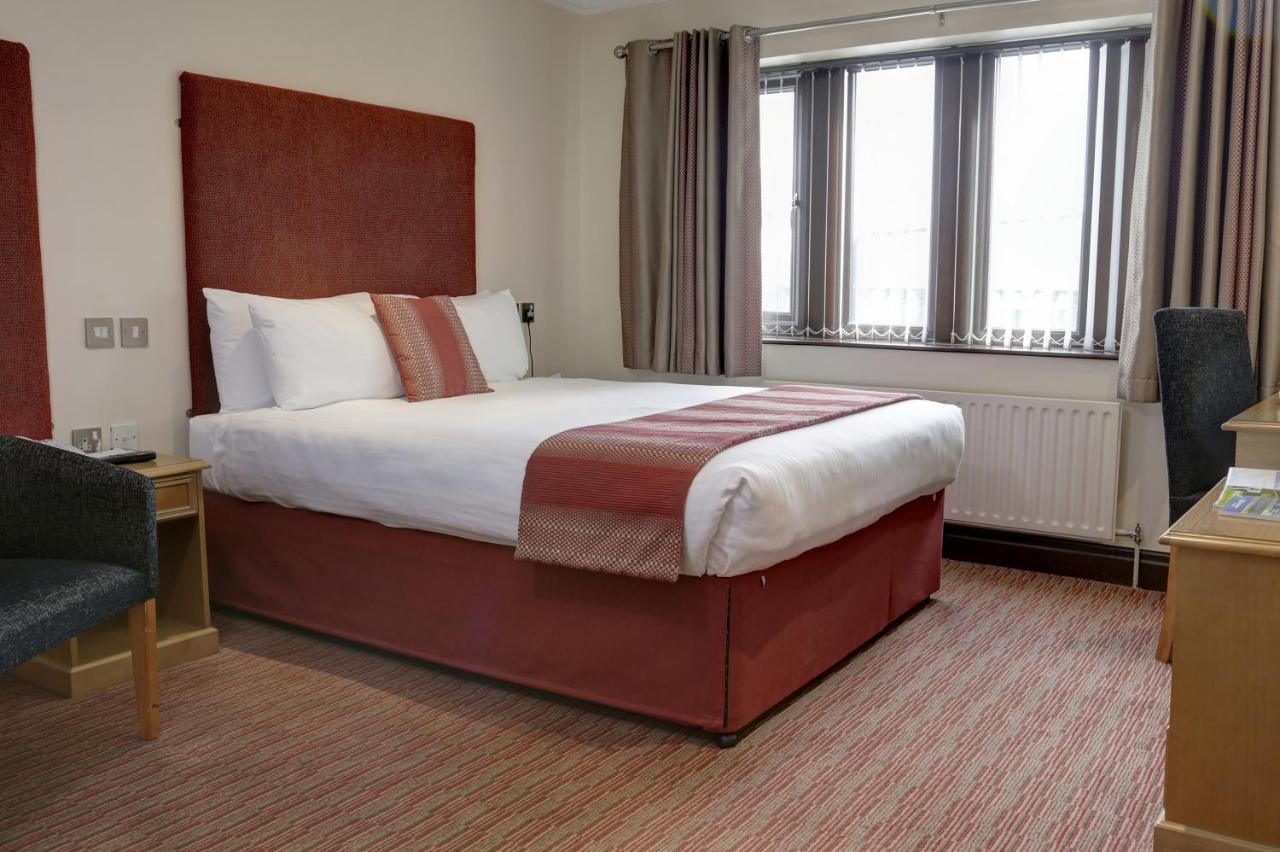 Standard King Room with Extra Bed - Non-Smoking
