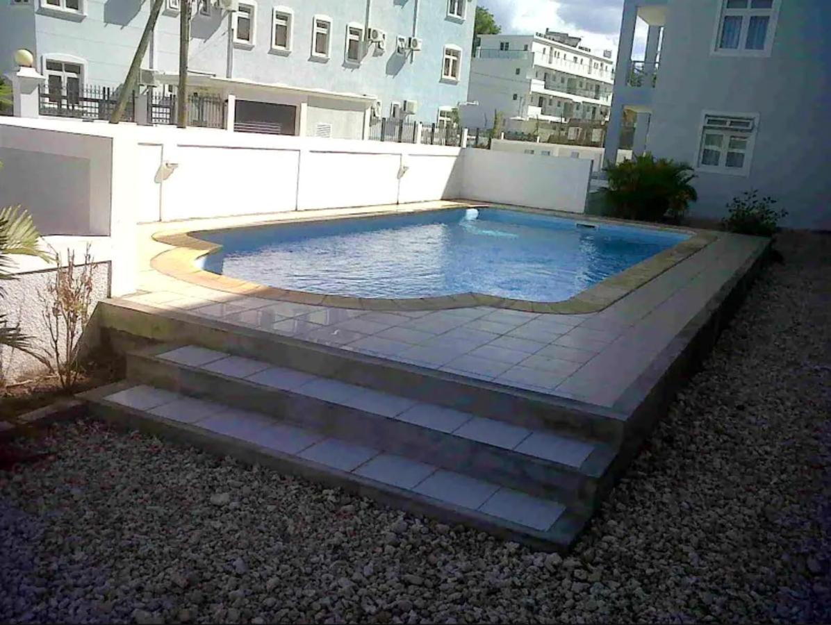 Spacious Apartment in Flic En Flac with Shared Pool - 4