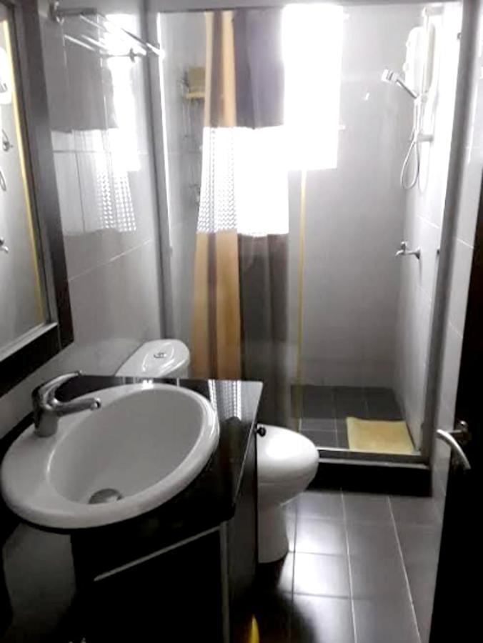 Spacious Apartment in Flic En Flac with Shared Pool - 3