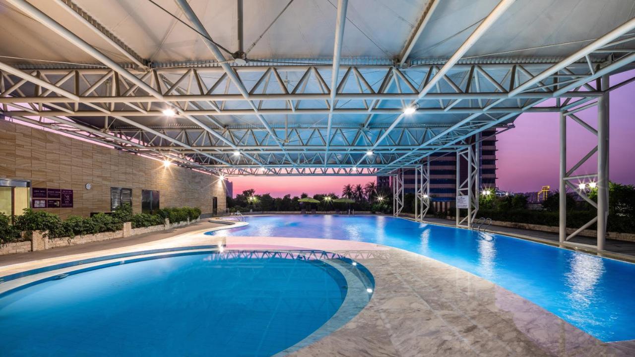 Rooftop swimming pool: Crowne Plaza Foshan, an IHG Hotel