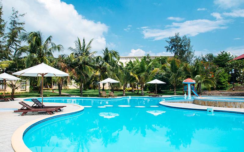 Image: Lazi Beach Resort