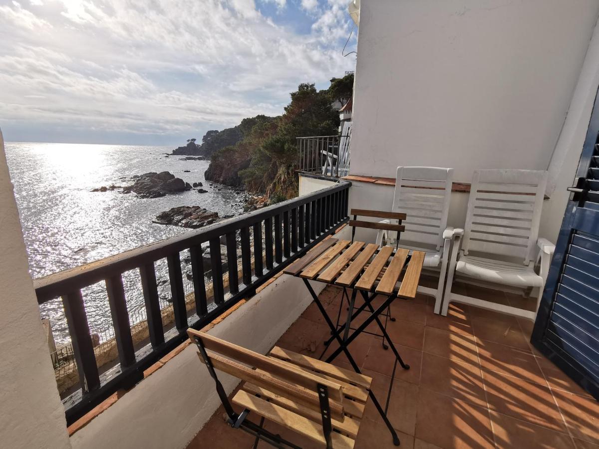 Oceanfront apartment 30 steps from the beach (Spanje Calella ...