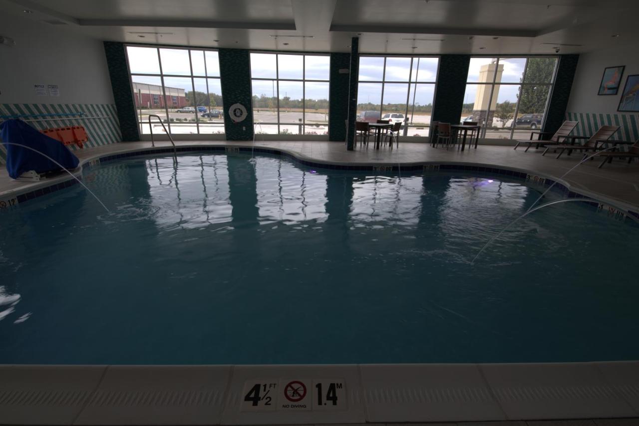 Heated swimming pool: Holiday Inn & Suites - Hopkinsville - Convention Ctr, an IHG Hotel
