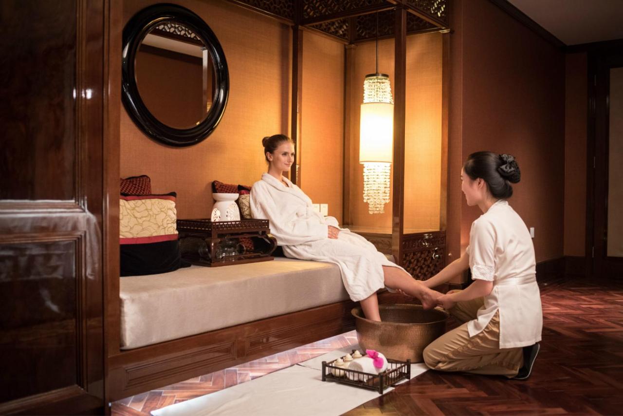 Fairmont Peace Hotel On the Bund (Start your own story with the BUND) photo