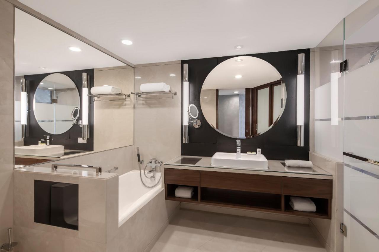 InterContinental Shanghai Pudong, an IHG Hotel photo