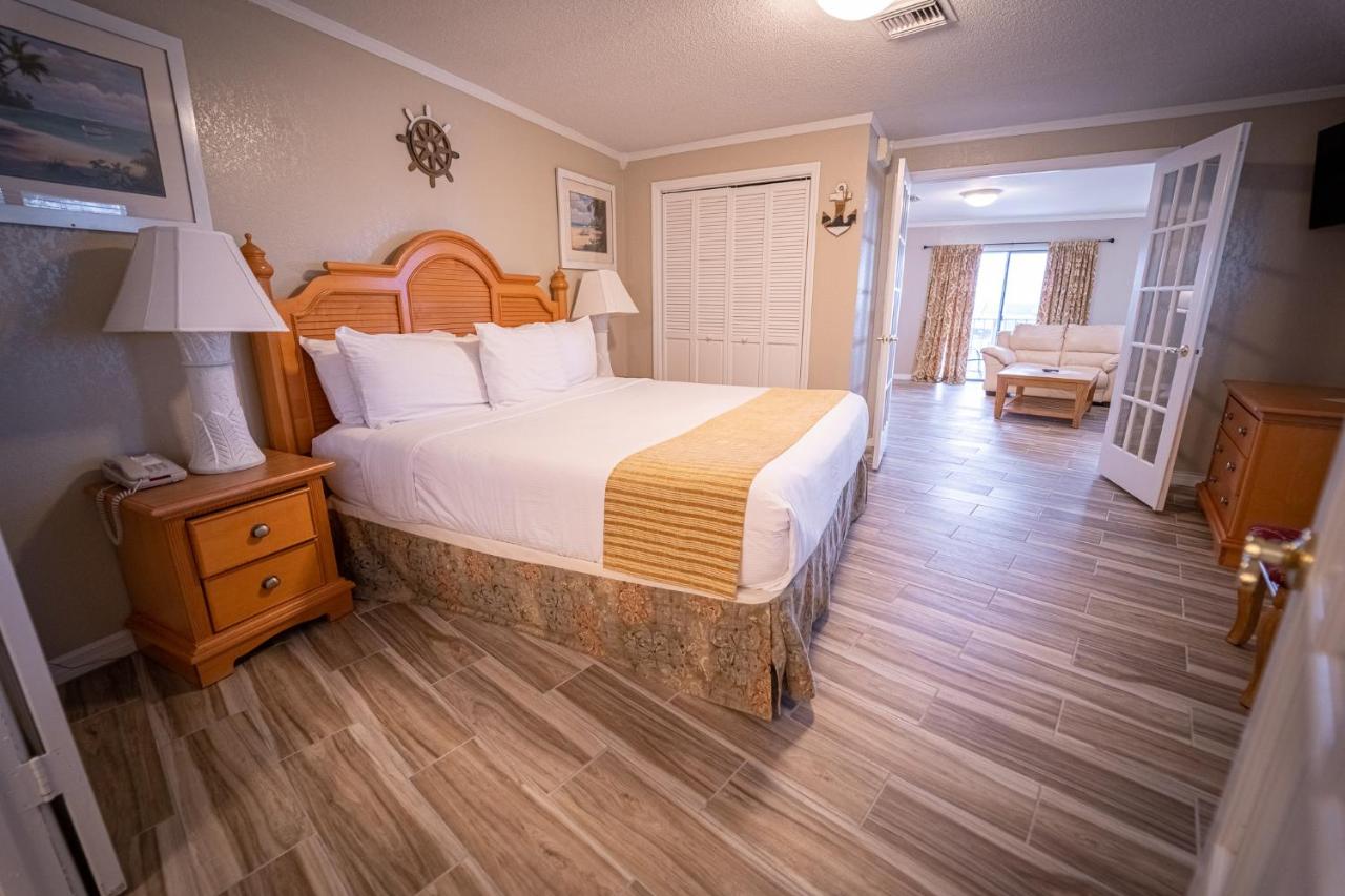 Image: Dockside Inn & Resort