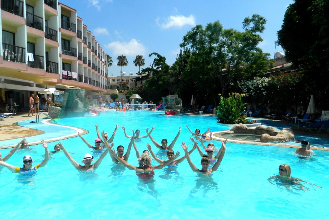 Rooftop swimming pool: Avlida Hotel