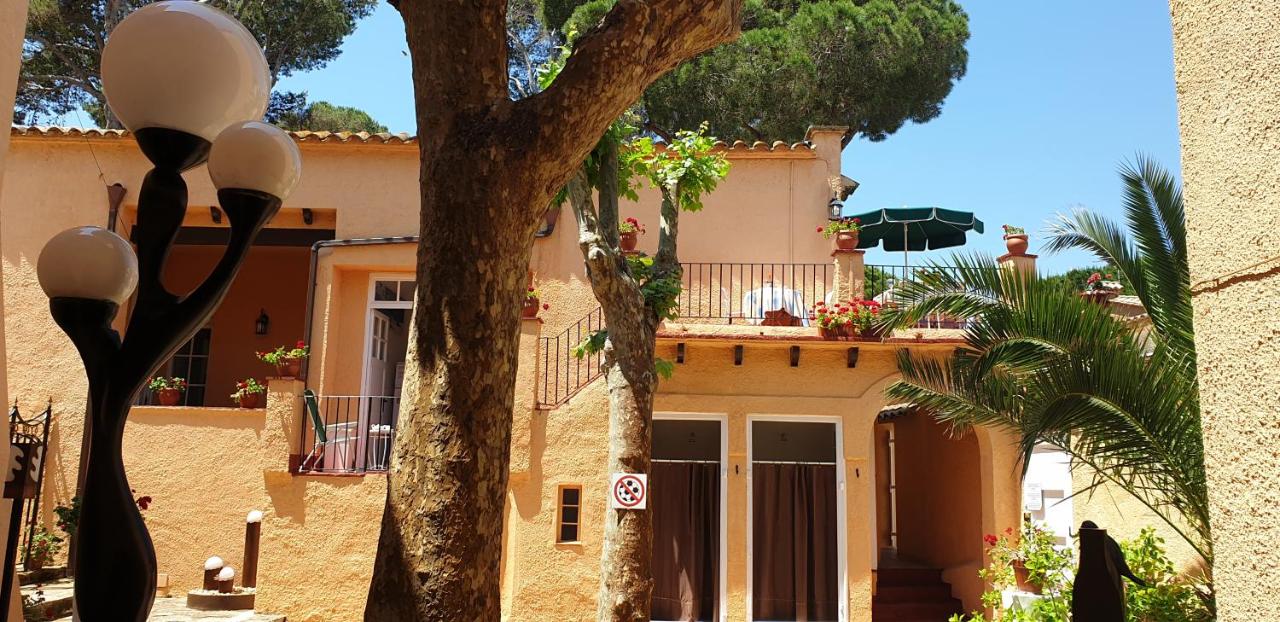 Casa con jardín a 30 metros de la playa. VL., Palamós ...