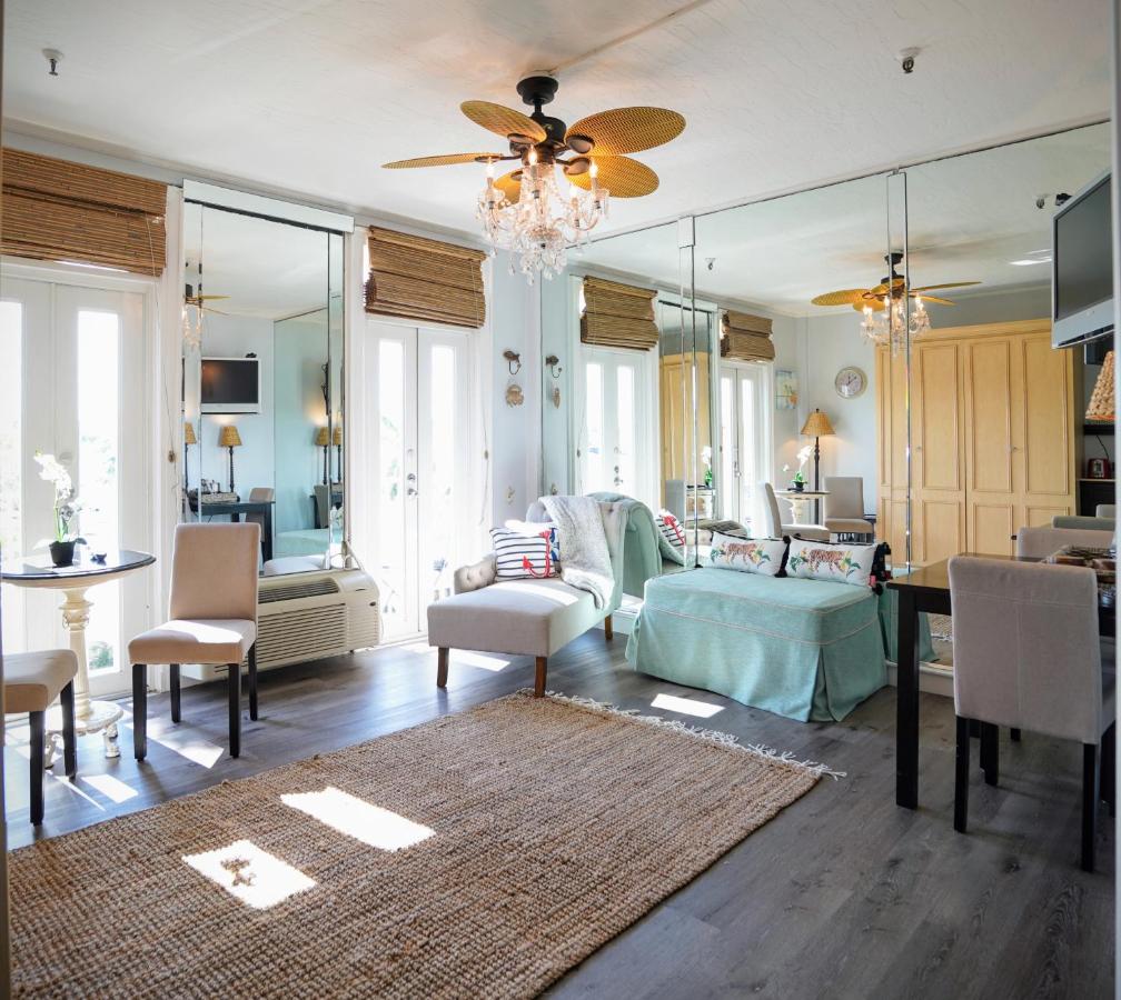 Palm Beach Historic Hotel with Juliette Balconies! — photo 5