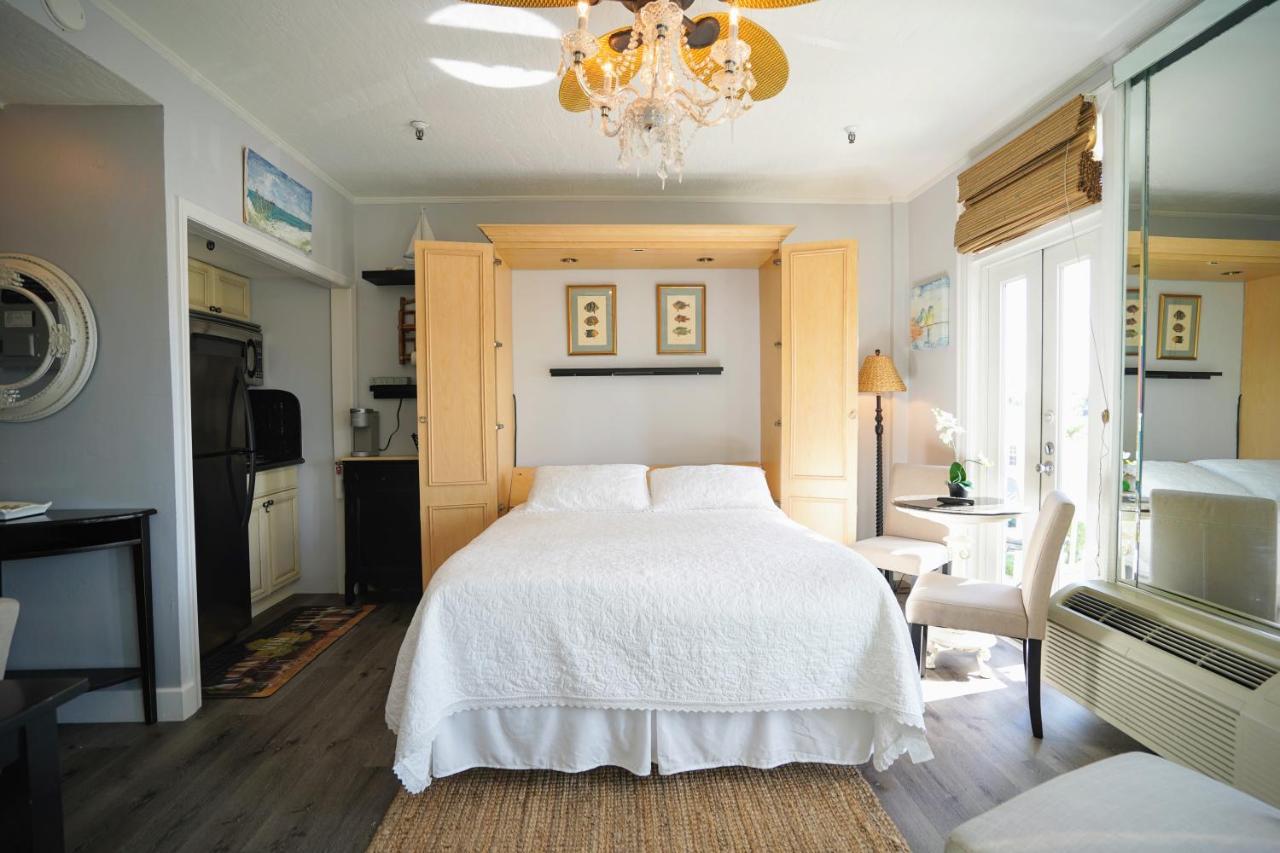 Palm Beach Historic Hotel with Juliette Balconies! — photo 10
