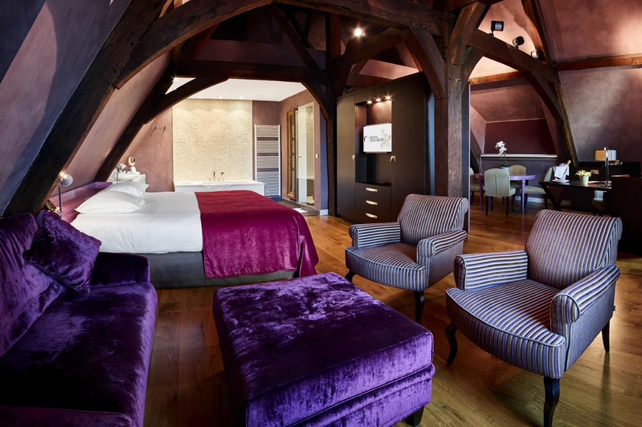 Een zitgedeelte bij Van Der Valk Sélys Liège Hotel & Spa