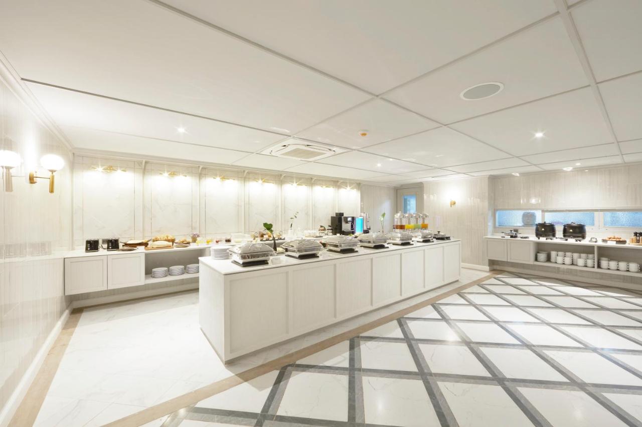 The Quarter Ploenchit by UHG - 5