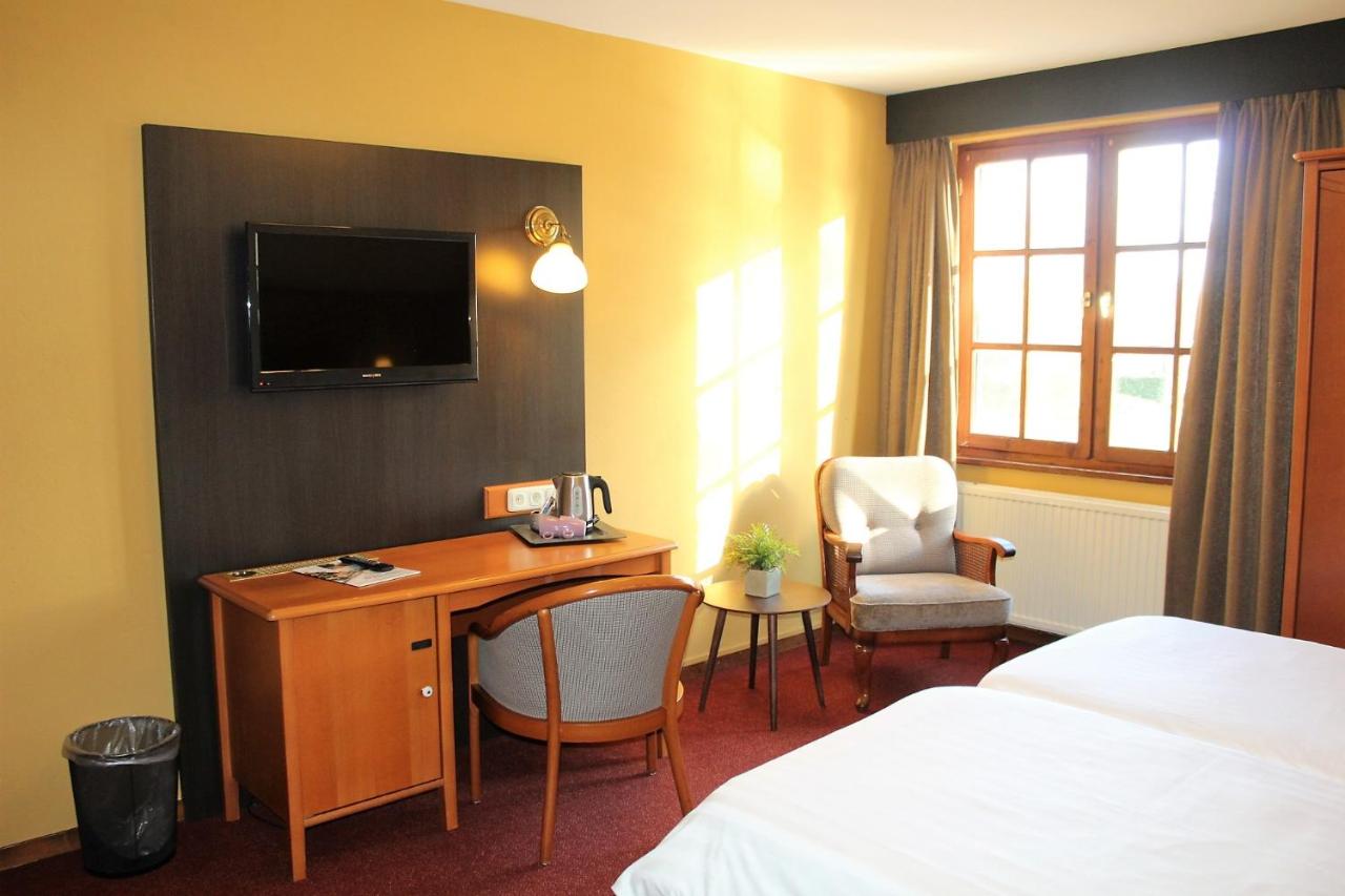 Een TV en/of entertainmentcenter bij Hotel Restaurant De Roosterhoeve 