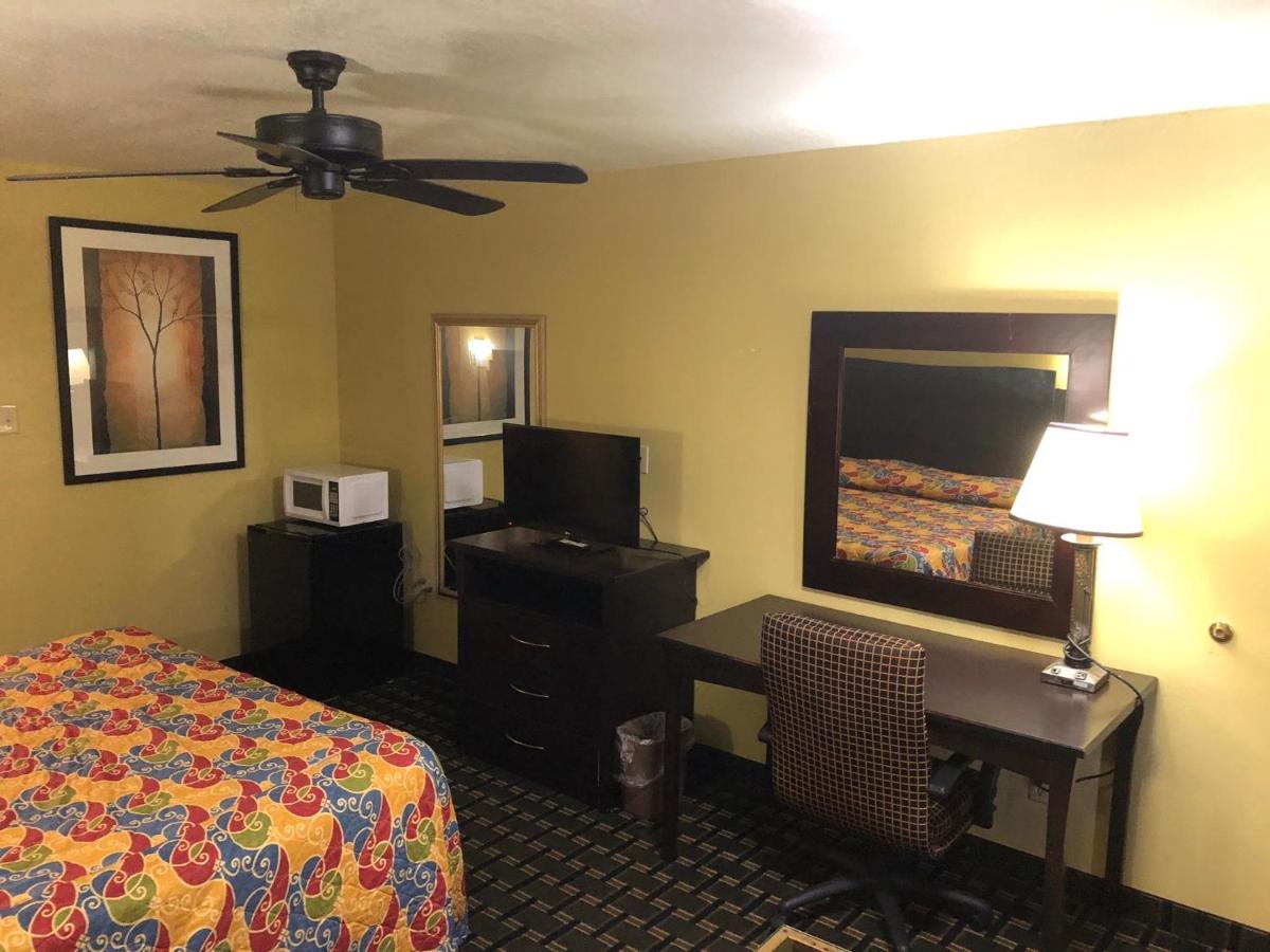 Triangle Motel — photo 24